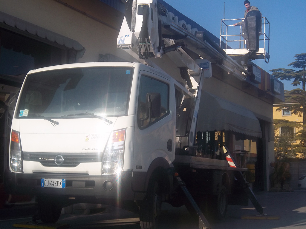 Piattaforma aerea autocarrata Oil&Steel Snake 2112 a noleggio